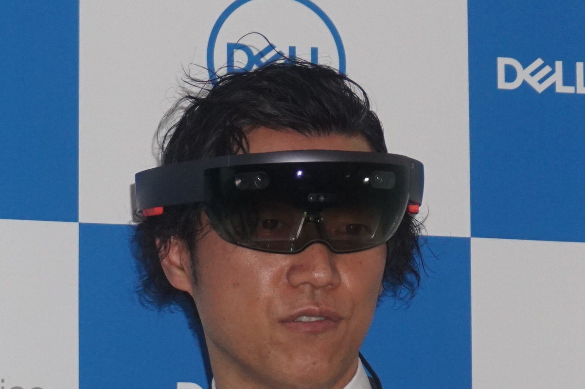 HoloLensを装着したところ
