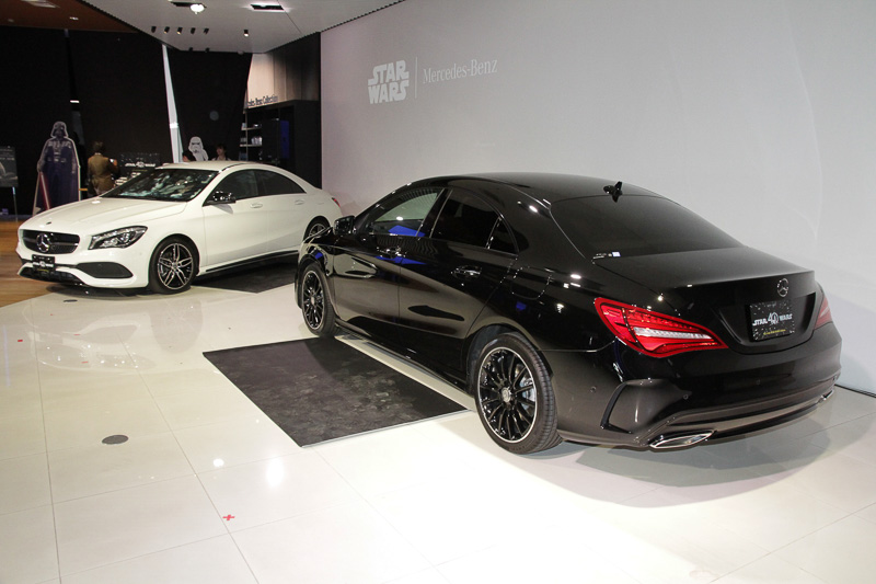 白い限定車（左）は「ストームトルーパー」を、黒い限定車（右）は「ダース・ベイダー」をイメージしている