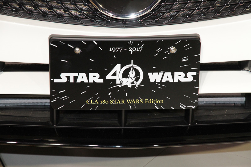 「スター・ウォーズ」の公開40周年をモチーフに、STAR WARS Edition特別仕様車のためにデザインされた購入者特典の「スペシャルコレクターズナンバープレート」