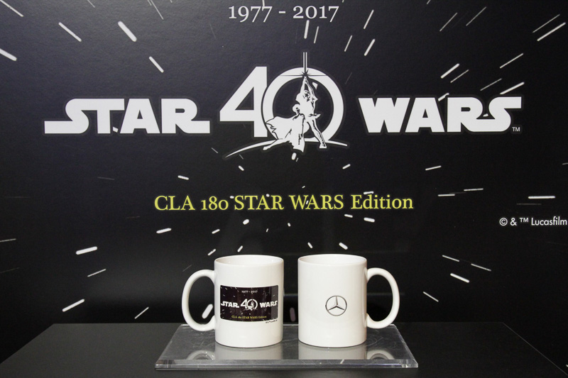 会場となったメルセデス・ベンツ コネクションでは「CLA 180 STAR WARS Edition マグカップ」（1900円）を販売中。東京と大阪の両メルセデス・ベンツ コネクションで400個が限定販売される