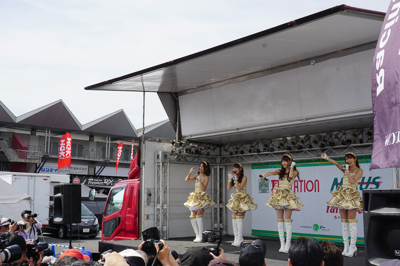 参戦する各チームが実施するイベントが用意されている