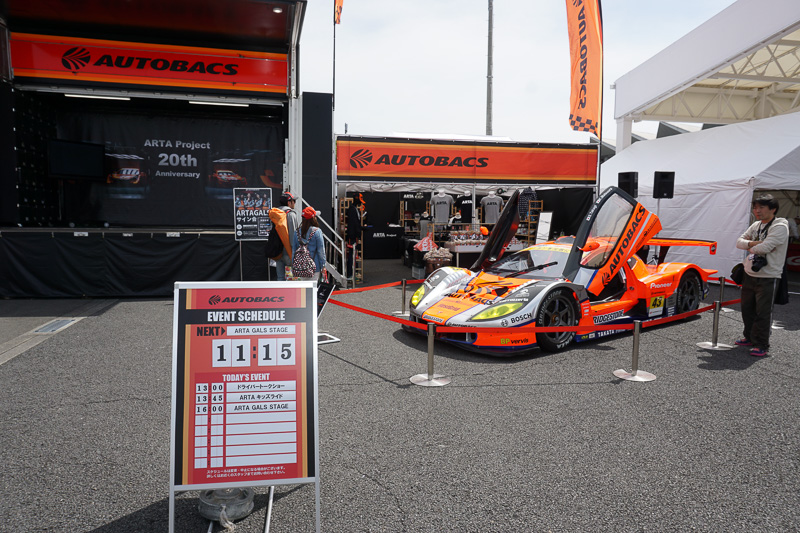 参戦する各チームが実施するイベントが用意されている