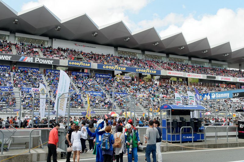 決勝前のグリッドウォークの様子