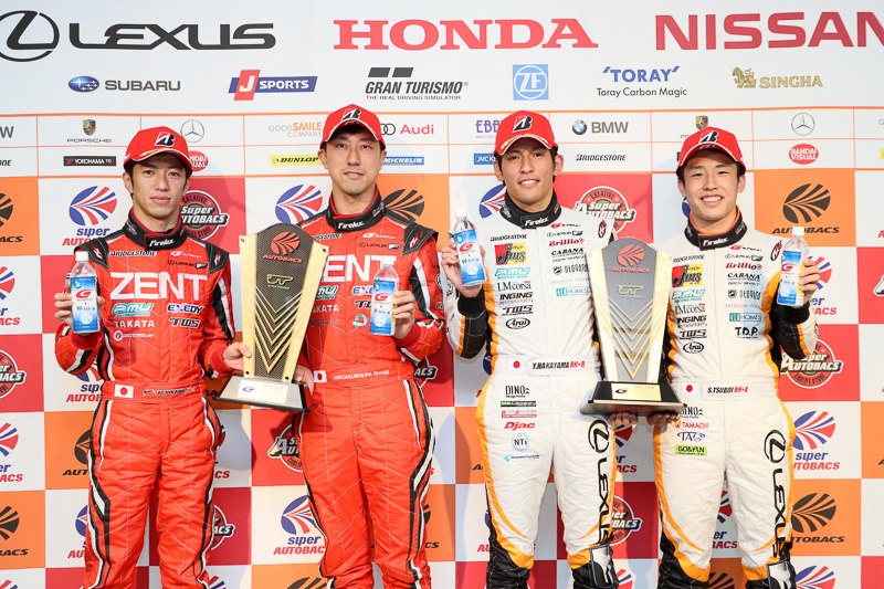 左から、SUPER GT 第2戦富士 GT500クラスで優勝した38号車 ZENT CERUMO LC500の立川祐路選手、石浦宏明選手。GT300クラスで優勝した51号車 JMS P.MU LMcorsa RC F GT3の中山雄一選手、坪井翔選手