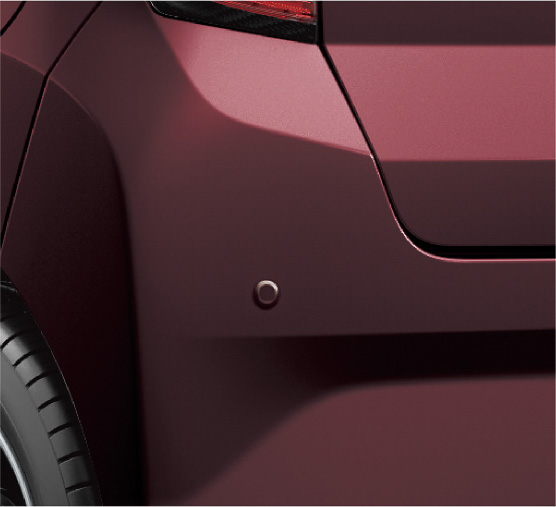 前後のバンパーコーナーにセンサーを装着