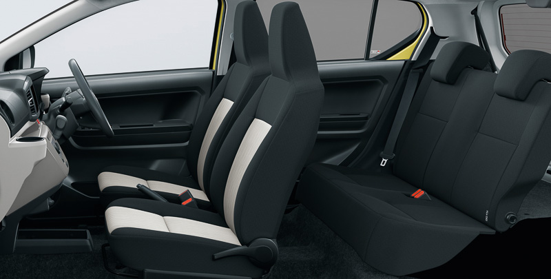 G“SAIII”とX“SAIII”はリアシートにヘッドレストを標準装備（写真はX“SAIII”）