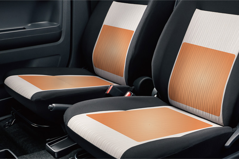 「運転席シートリフター」（左）と「シートヒーター（運転席/助手席）」（中央）はG“SAIII”だけの専用装備