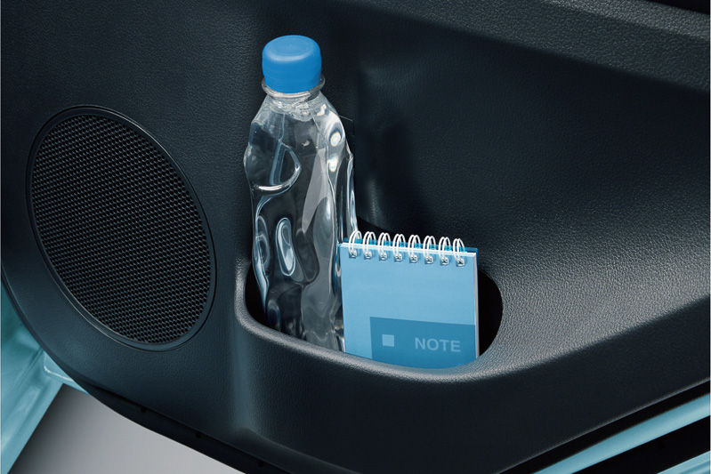 「ドアポケット＆ボトルホルダー」（リア）