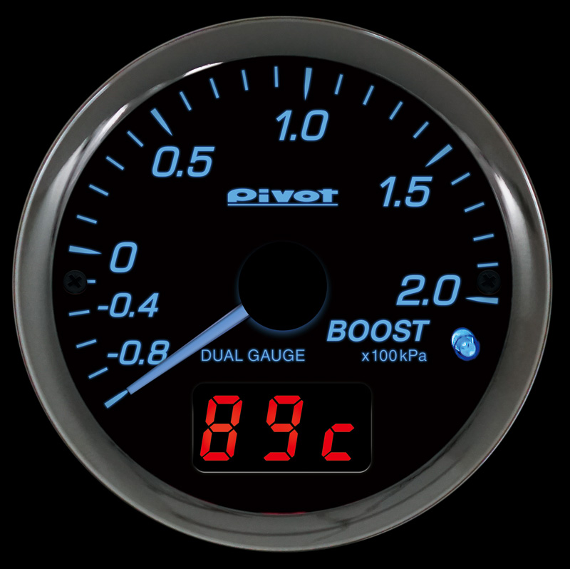 トヨタのターボ車対応の「DPB-T」は、ブースト圧をアナログで表示し、「水温」「電圧」「油温」のいずれかをデジタルで表示。別売のブーストセンサー（DP-BS、税別7800円）を追加することで、センサーから得たデータでブースト圧を表示可能