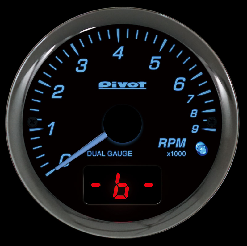 日産の「e-POWER」対応の「DPT-N」は、エンジン回転数をアナログで表示し、「水温」「電圧」「ブレーキモニター」のいずれかをデジタルで表示。別売の温度センサー（DTS、税別3800円）を追加することで、デジタルメーターに油温も表示可能