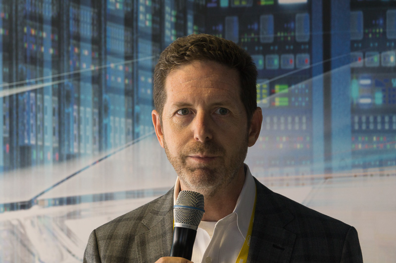 Intel 上席副社長 兼 自動運転事業本部 本部長 ダグ・デービス氏