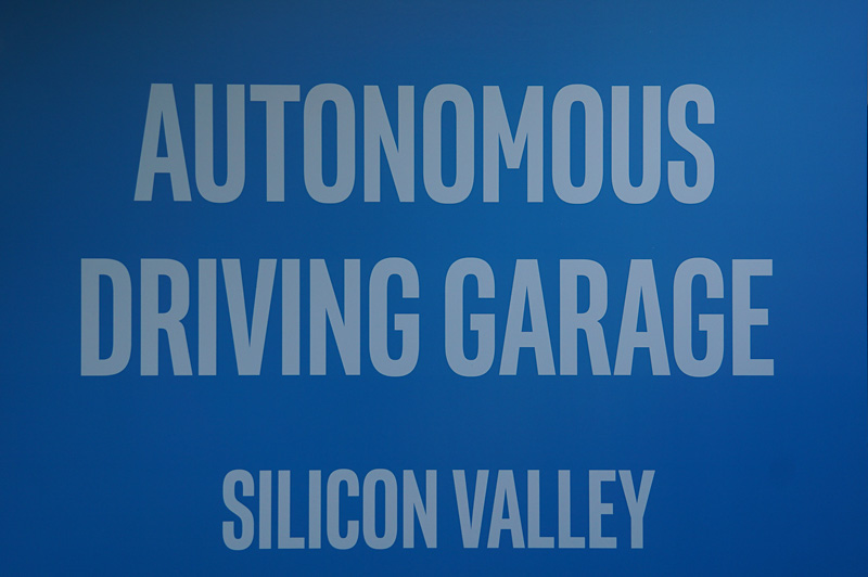 「Autonomous Driving Lab」の看板