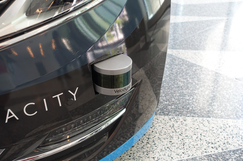 ヴェロダイン製LiDARなどが取り付けられた自動運転車。リンカーンは自動運転車に改造しやすいなにかがあるのだろうか？