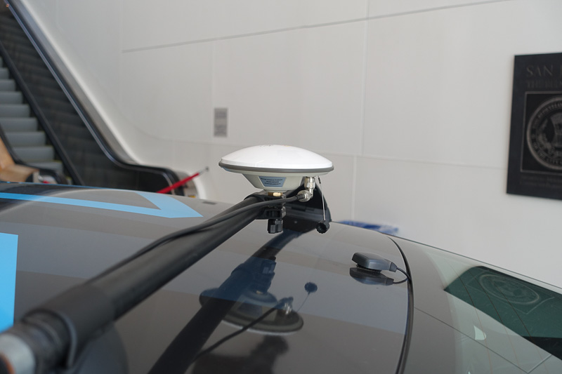 ヴェロダイン製LiDARなどが取り付けられた自動運転車。リンカーンは自動運転車に改造しやすいなにかがあるのだろうか？