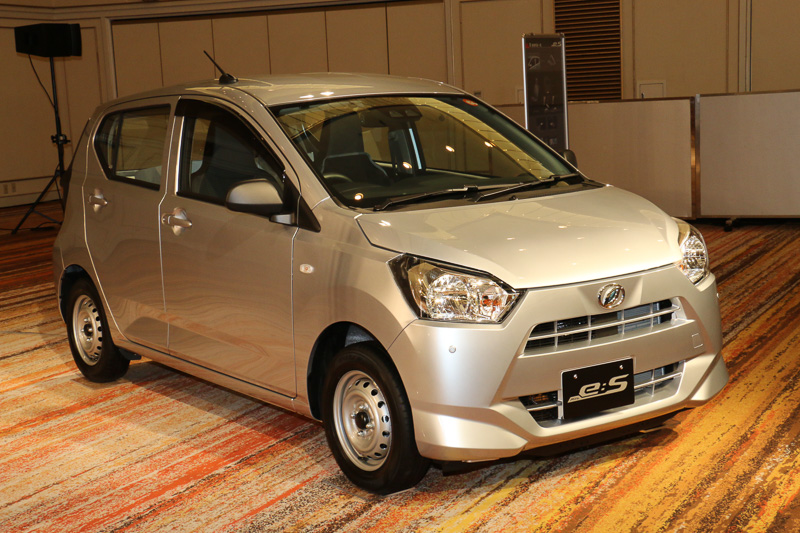 ビジネスユースを意識したBグレード。13インチのスチールホイールは国内最軽量という