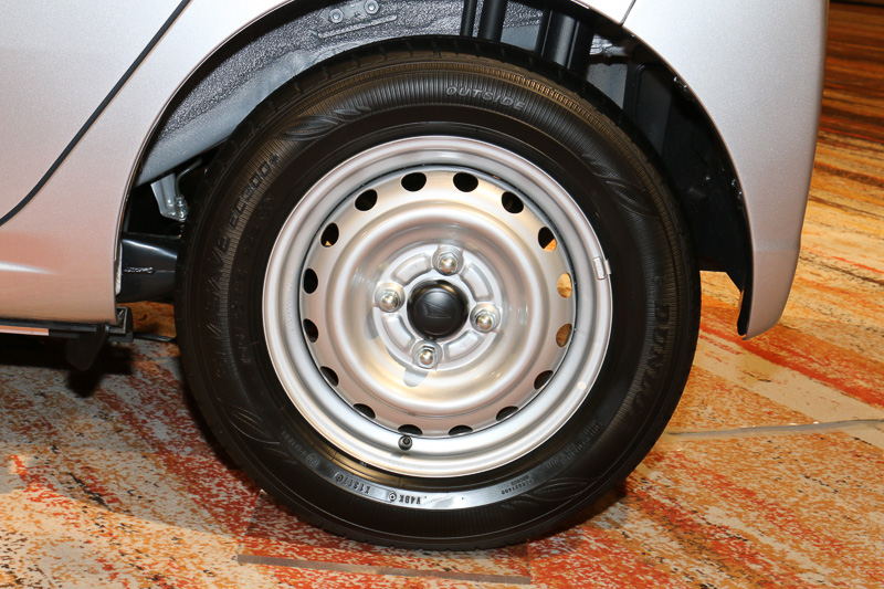 ビジネスユースを意識したBグレード。13インチのスチールホイールは国内最軽量という