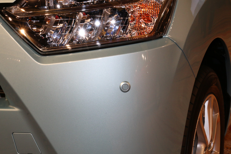 スマートアシストIIIの採用車はフロント2カ所、リア2カ所にコーナーセンサーを装着