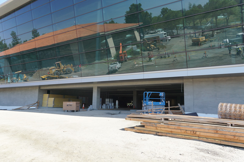 地下1階と地下2階はパーキングスペースになっている