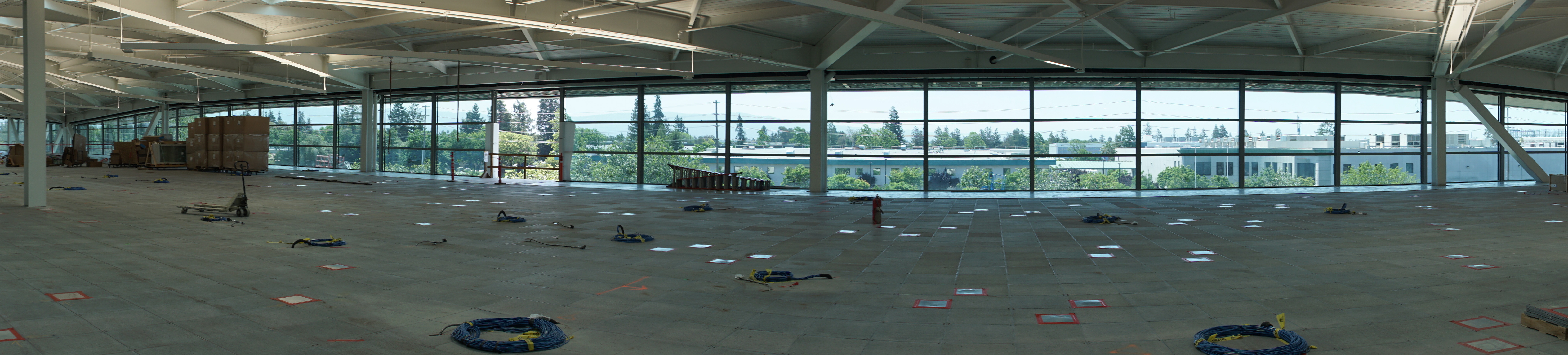 2階のオフィススペースをパノラマ撮影したところ、やはり大きすぎて全部が入らない