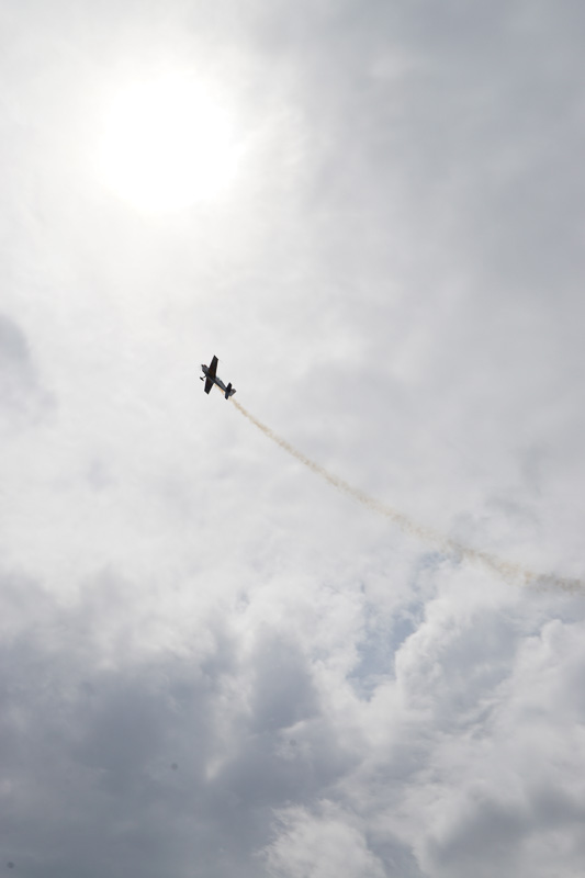 デモフライトでは、キリモミ状態や地上スレスレの飛行などを披露した