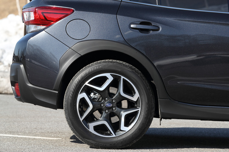 「2.0i-S EyeSight」に採用されている18インチのアルミホイール