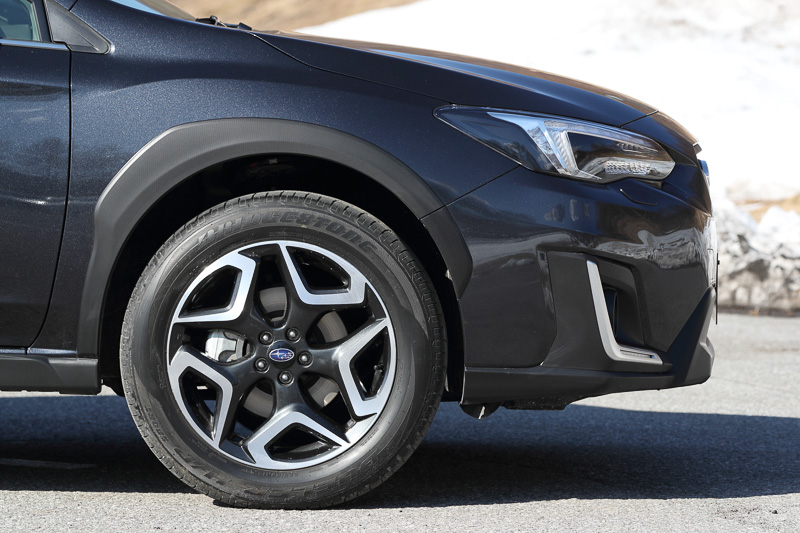 「2.0i-S EyeSight」に採用されている18インチのアルミホイール