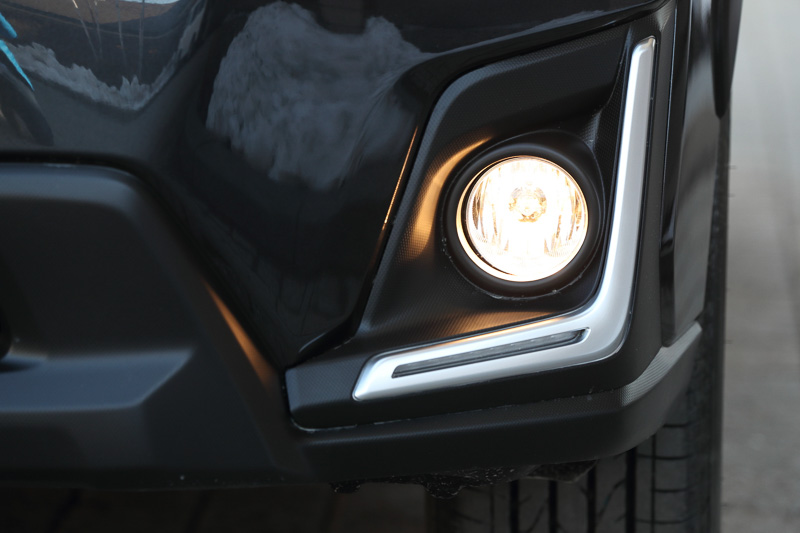 フロントフォグランプを全車に標準装備。フォグランプ下部の「LEDアクセサリーライナー」はディーラーオプションとなる