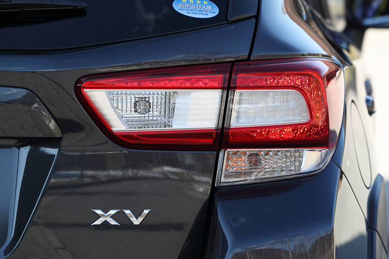 スモールランプ部分は、点灯させるとキラキラと輝くようなデザインを新しく採用している