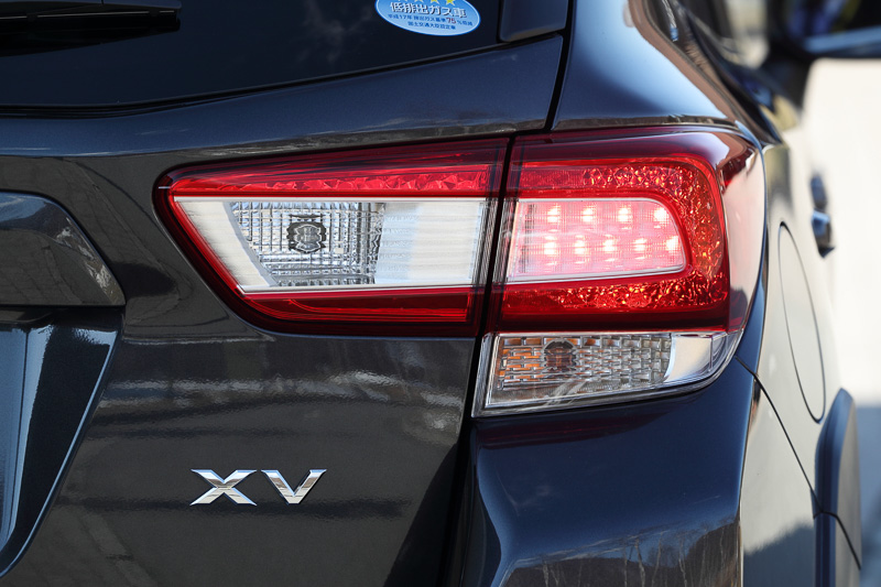 スモールランプ部分は、点灯させるとキラキラと輝くようなデザインを新しく採用している