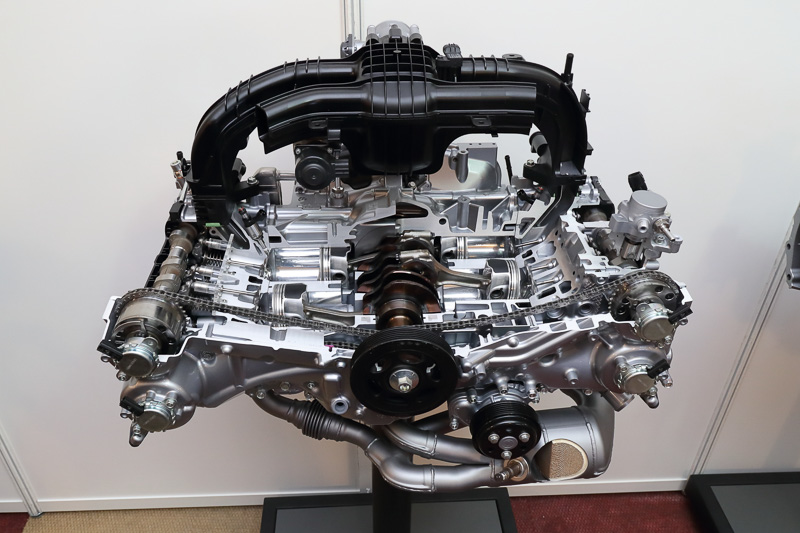 最高出力113kW（154PS）/6000rpm、最大トルク196Nm（20.0kgm）/4000rpmを発生するFB20型エンジン。こちらはカットモデル