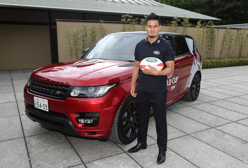 ランドローバーの新ブランドアンバサダーに就任したラグビープレーヤーの田村優選手