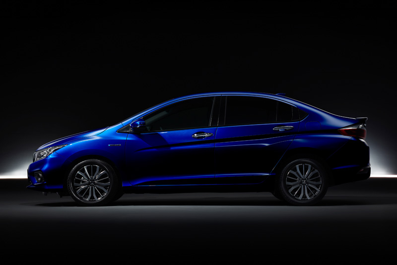 7月上旬にマイチェンする新しい「グレイス」