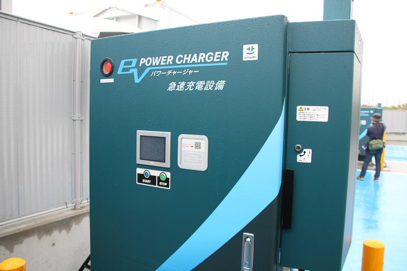 通常のCHAdeMO方式の急速充電器