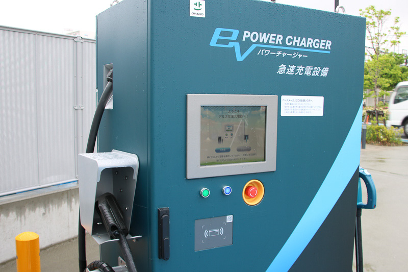 Combo方式の充電ソケットは左側にある