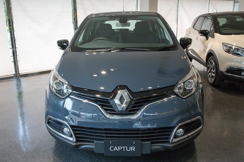 キャプチャー エクスプレッション。ボディカラーはモノトーンのブルーマリンフュメ