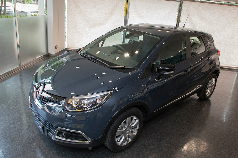 キャプチャー エクスプレッション。ボディカラーはモノトーンのブルーマリンフュメ