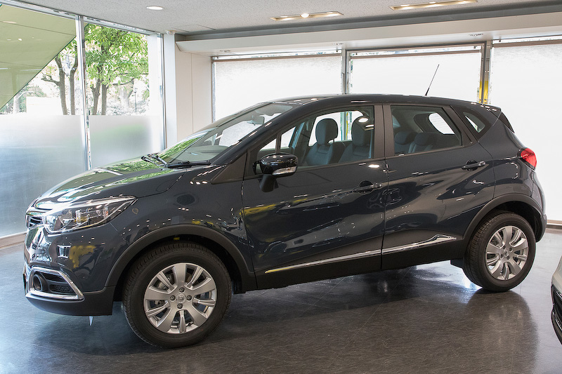 ホイールサイズは6.5J×16、タイヤサイズは205/60 R16