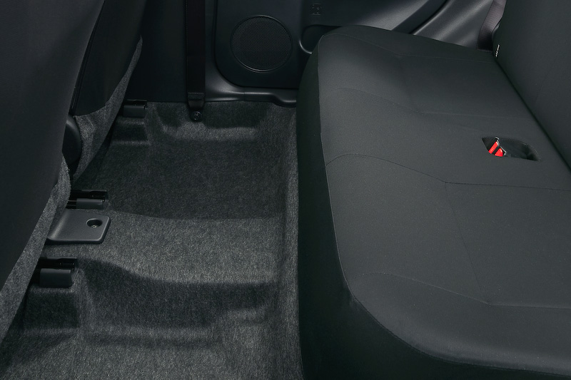 後席足下スペース