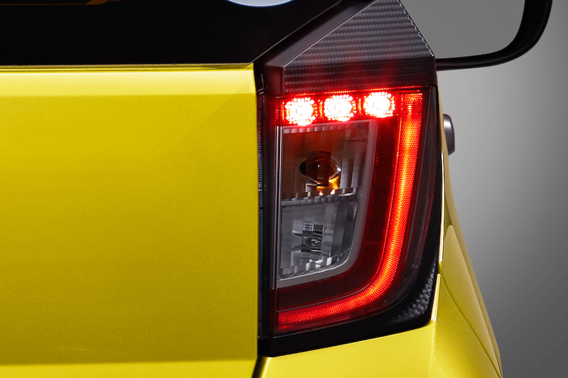 LEDストップランプは全車標準装備