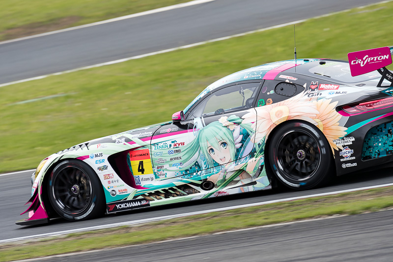 SUPER GT 第1戦岡山のGT300クラスを制覇した4号車「グッドスマイル 初音ミク AMG」（谷口信輝/片岡龍也）