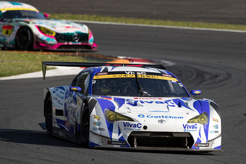 2016年の第7戦タイでポールトゥウィンするとともに、GT300クラスのチャンピオンを獲得したVivaC team TSUCHIYA。写真は2017年の第2戦を走行する25号車「VivaC 86 MC」（松井孝允/山下健太）