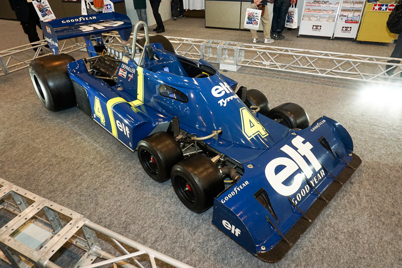タミヤブースに展示された6輪のF1マシン「タイレル P34」の実車