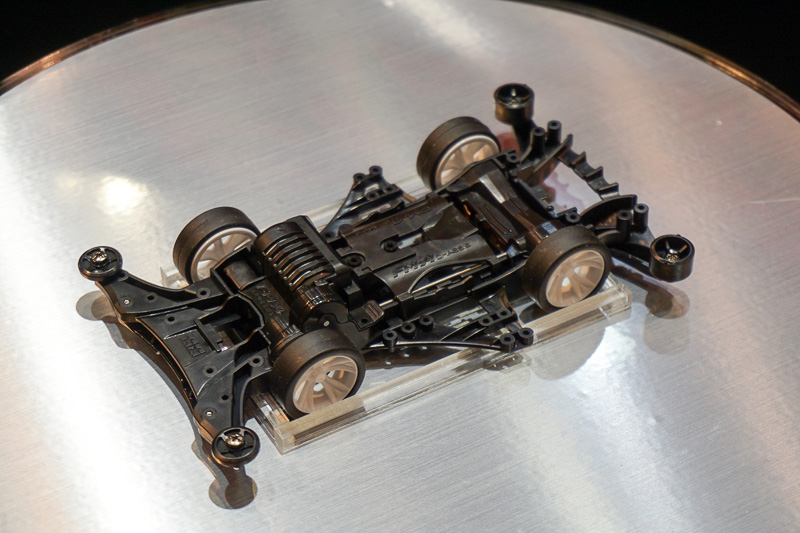 フロント側にモーターを配置した新シャーシを初公開