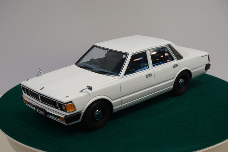 旧車が並ぶスケールモデルの新商品