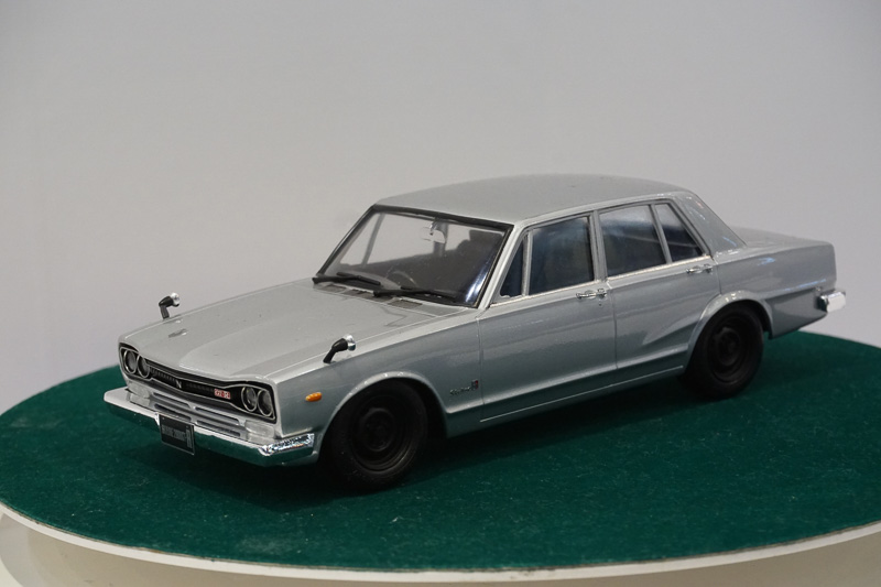 旧車が並ぶスケールモデルの新商品