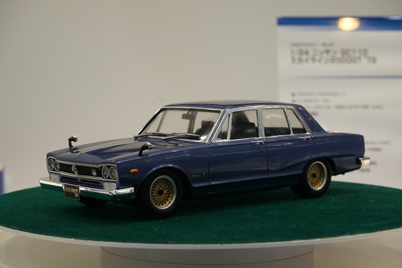 旧車が並ぶスケールモデルの新商品