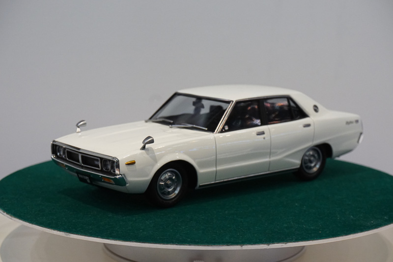 旧車が並ぶスケールモデルの新商品