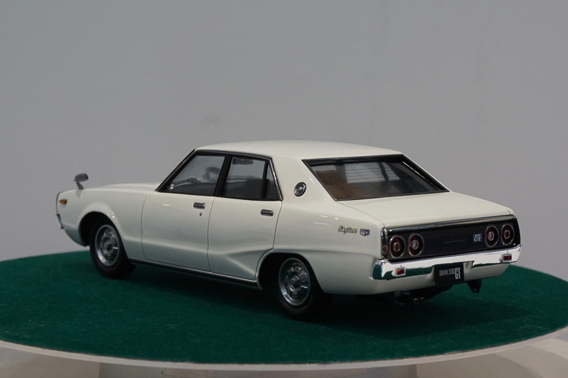 旧車が並ぶスケールモデルの新商品