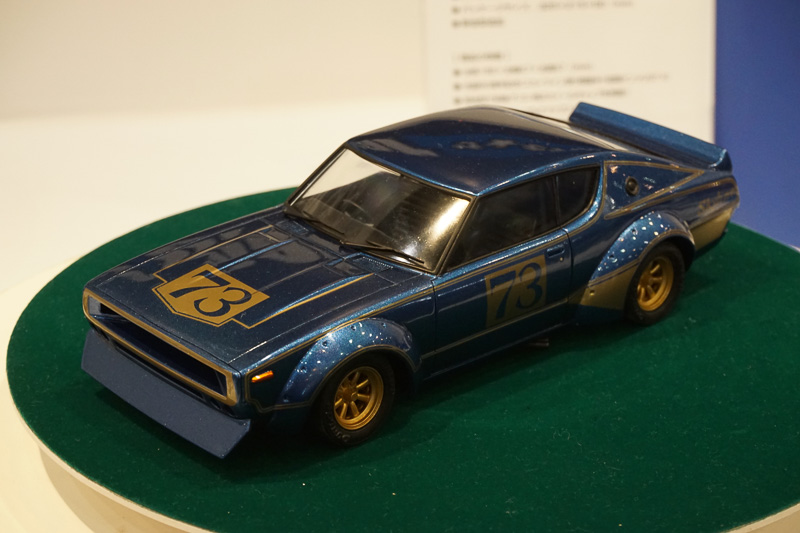 旧車が並ぶスケールモデルの新商品