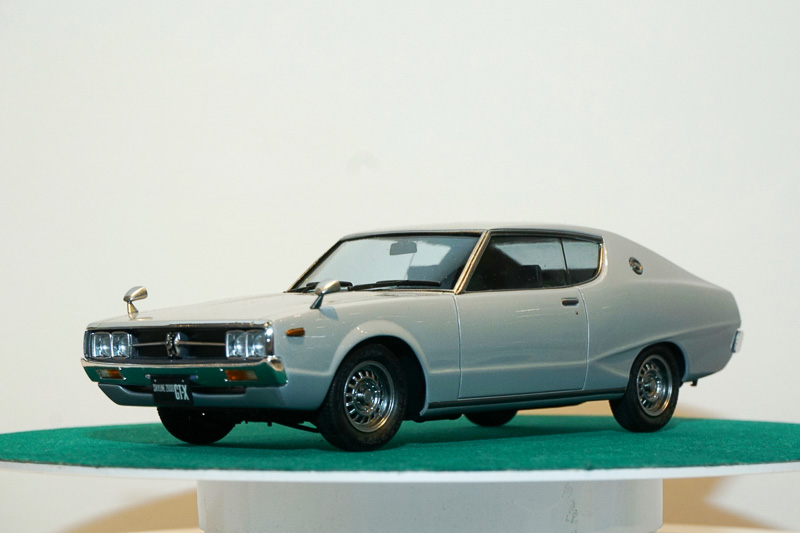 旧車が並ぶスケールモデルの新商品